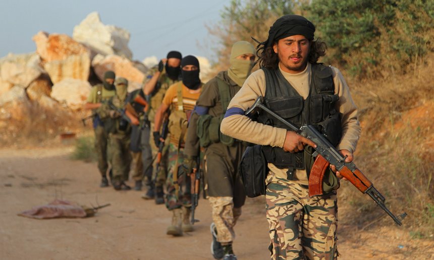 Az Al Nuszra Front Kalasnyikovokkal Felfegyverezett Katonái A Szíriai Ariha Mellett 2015 Májusában. Fotó: Ammar Abdullah/reuters Via The Guardian