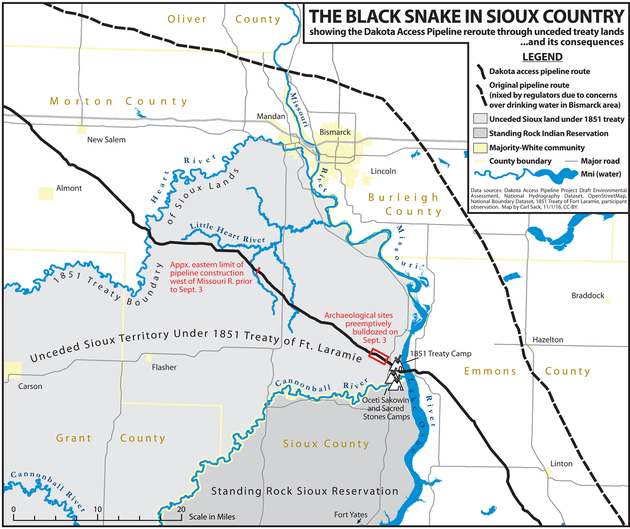 A DAPL eredeti nyomvonala (szaggatott vonallal) és az új, a Standing Rock Rezervátum határán; halvány szürkével a sziúk korábban elvette területei; Térkép: Carl Sack; Huffington Post 