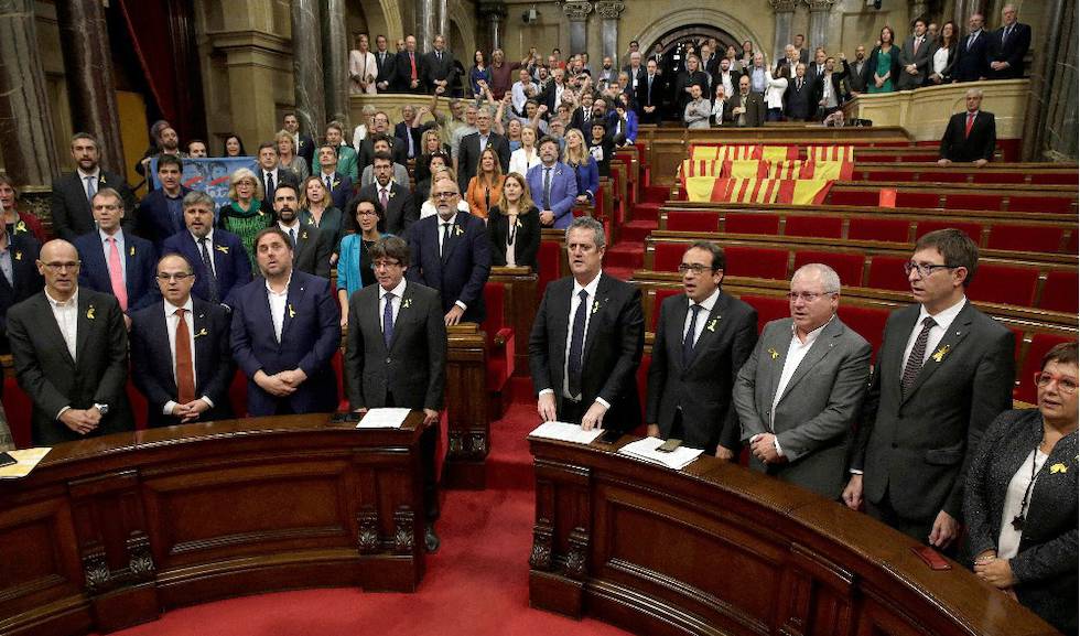A katalán parlament a szavazás eredményének kihirdetésekor, 2017. október 27-én; fotó forrása