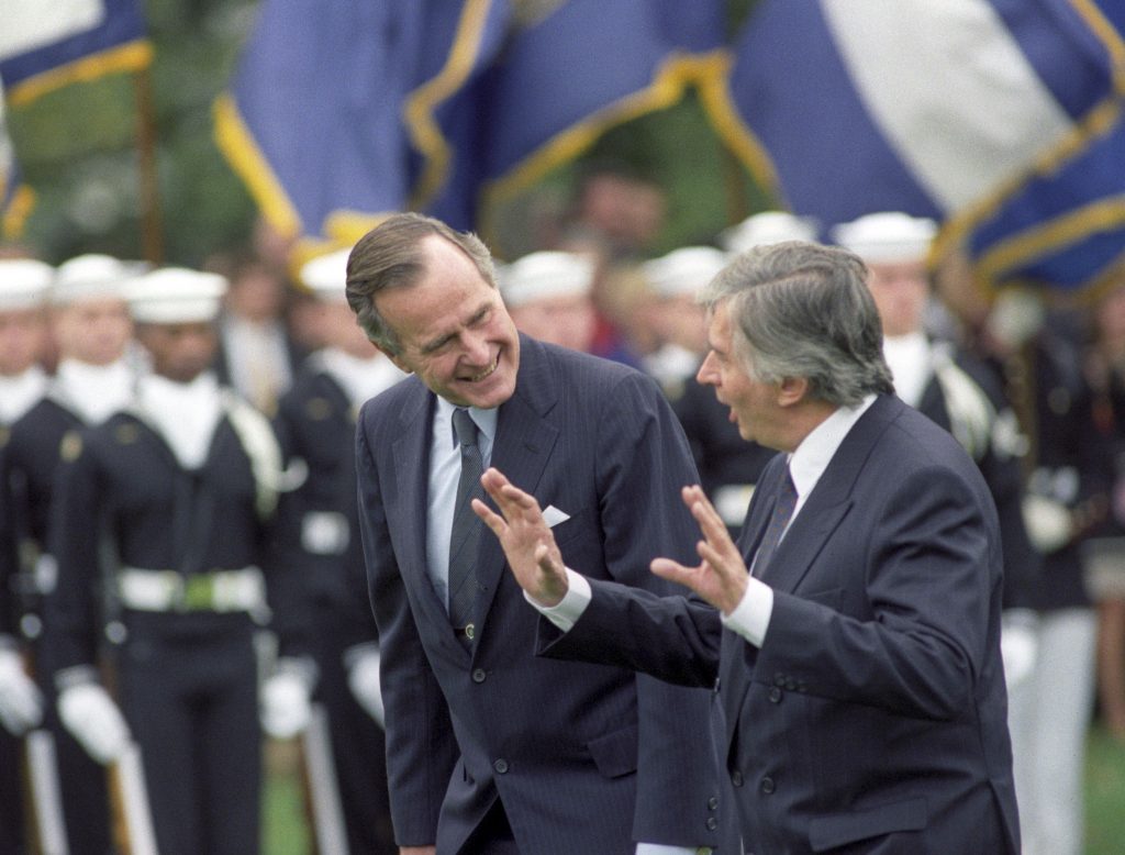 Bush, George; Antall József