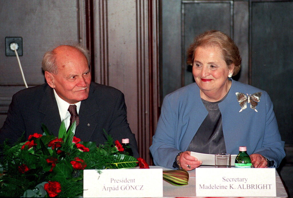 Albright, Madeleine; Göncz Árpád